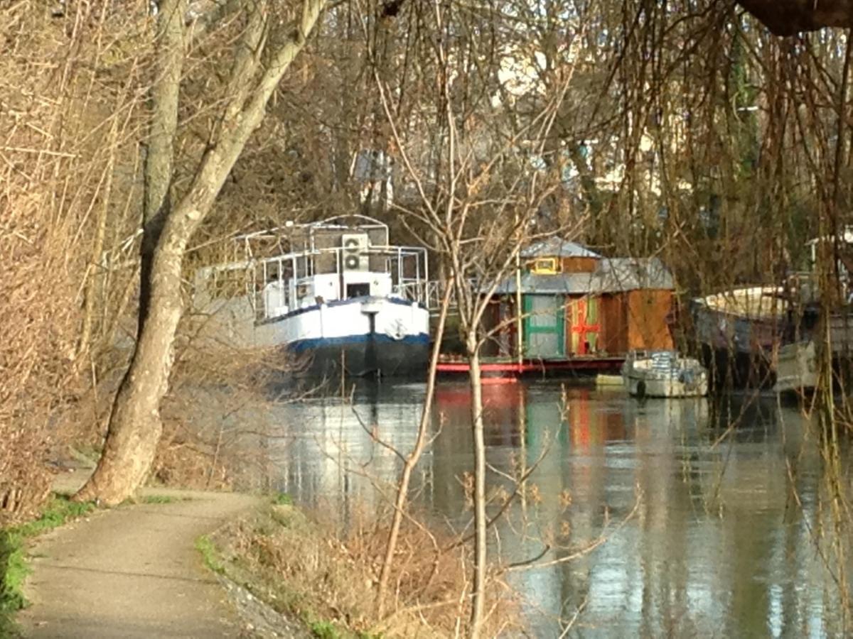 Отель Boat For Guest Исси-ле-Мулино Экстерьер фото